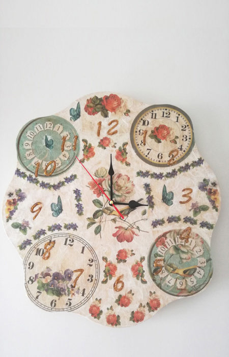 Salvadanai, orologi, fermalibri