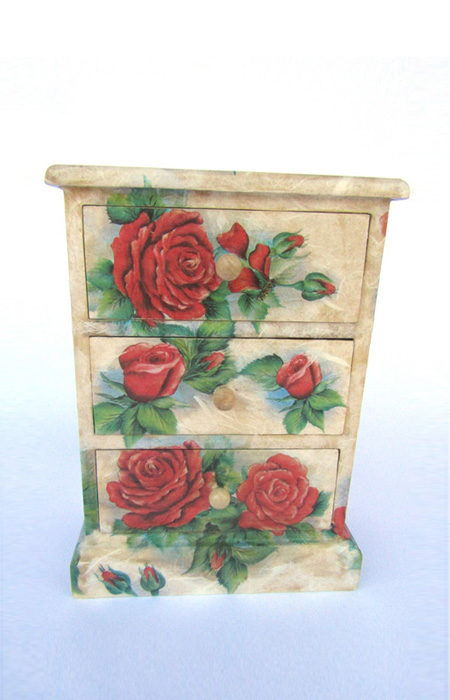 Cassettiere, portagioie, specchiere
